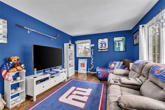 20 Soundview Drive, Shoreham, NY 11786