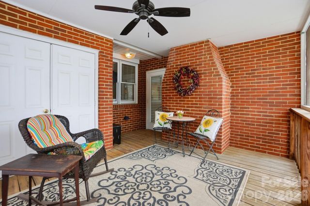 19816 Oak Leaf Circle, Cornelius, NC 28031