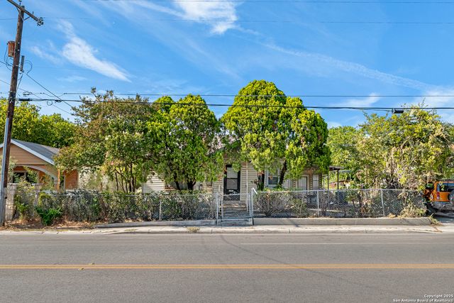 3523 W Martin, San Antonio, TX 78207