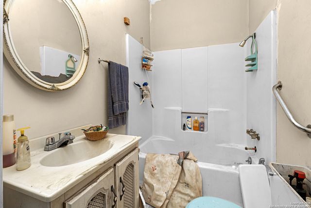3523 W Martin, San Antonio, TX 78207