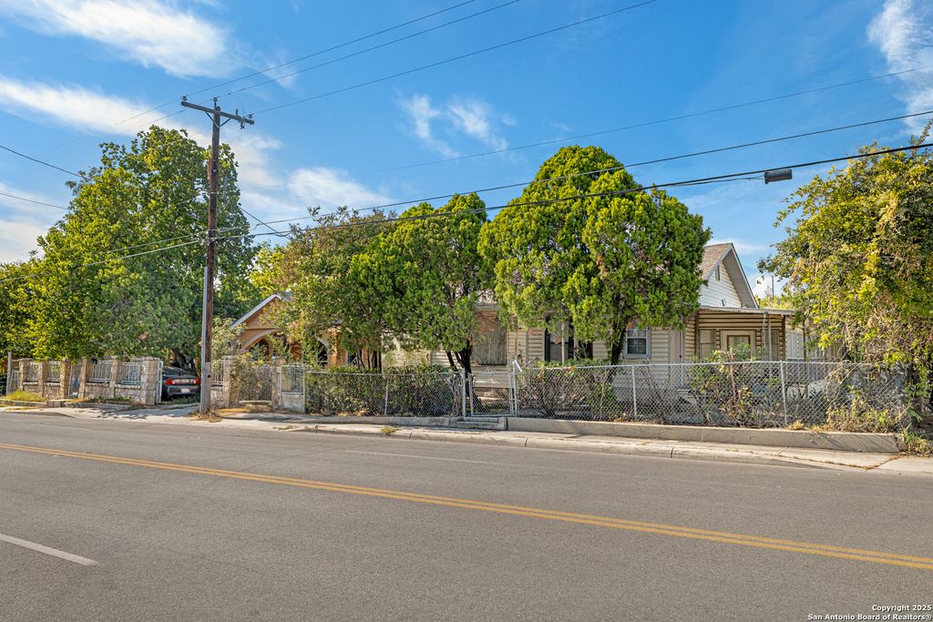 3523 W Martin, San Antonio, TX 78207