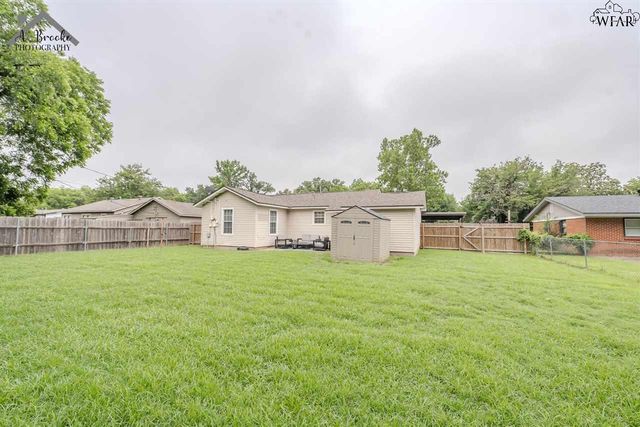 605 MEADOW DRIVE, Burkburnett, TX 76354