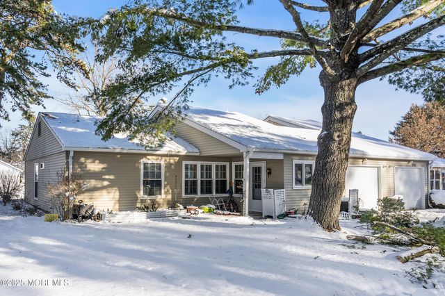 766B Liverpool Circle, Manchester, NJ 08759