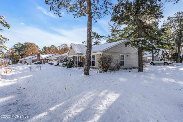 766B Liverpool Circle, Manchester, NJ 08759