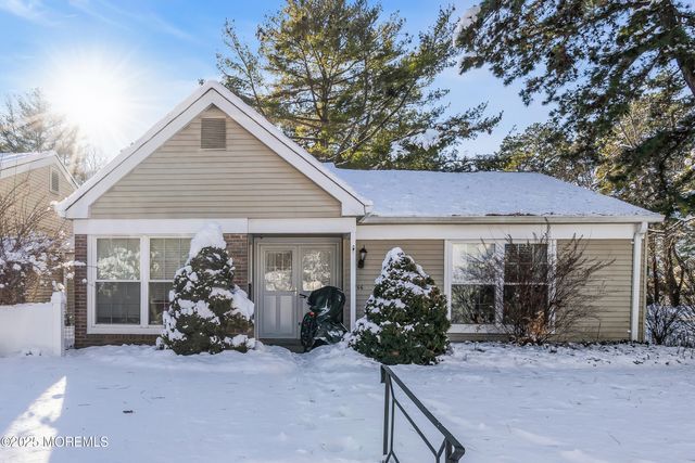 766B Liverpool Circle, Manchester, NJ 08759