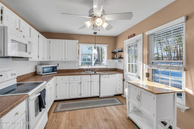 766B Liverpool Circle, Manchester, NJ 08759