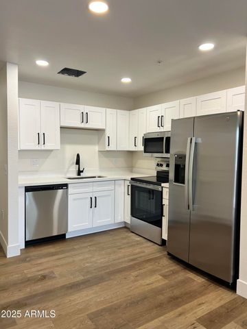 822 S 4TH Avenue, Phoenix, AZ 85003