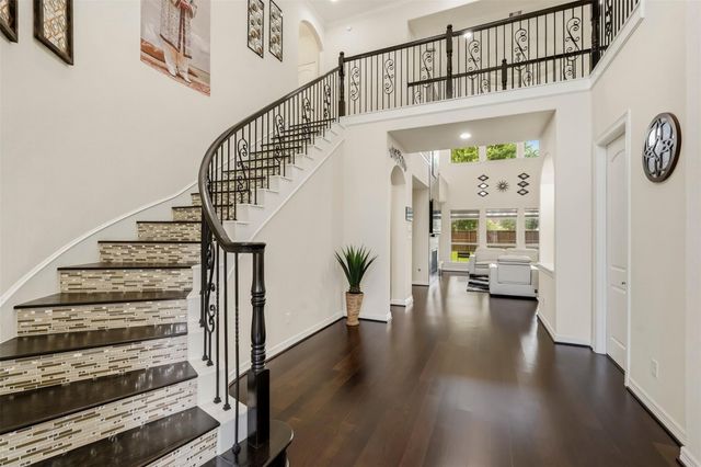 6011 Abercombie Lane, Sugar Land, TX 77479