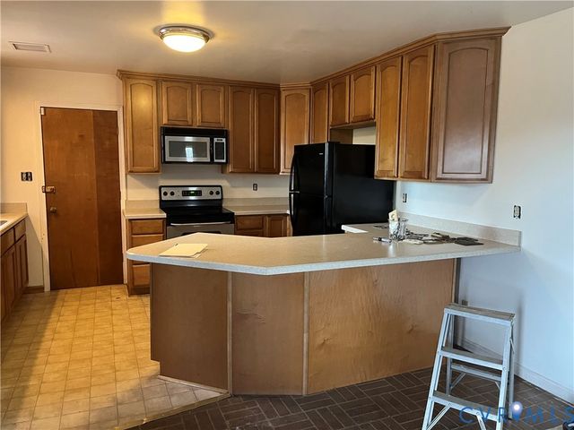 4711 Station Rd, Sutherland, VA 23885