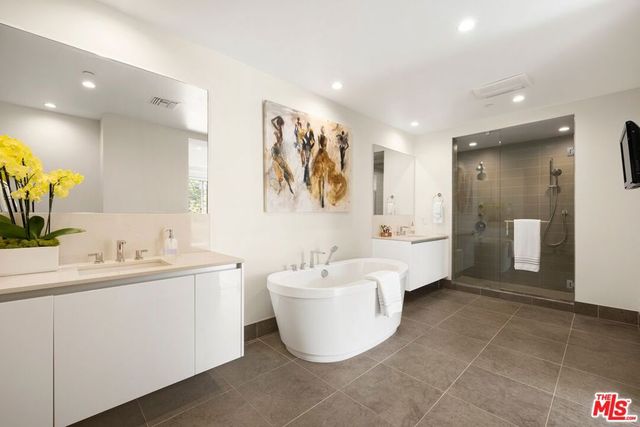 450 N Palm Drive 306, Beverly Hills, CA 90210