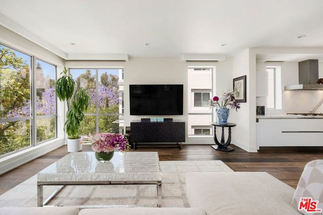 450 N Palm Drive 306, Beverly Hills, CA 90210