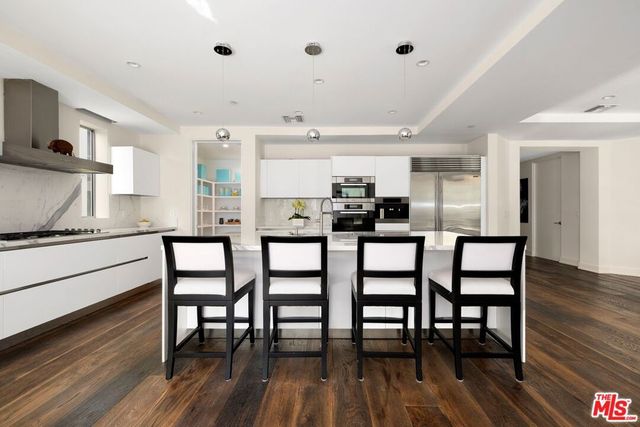 450 N Palm Drive 306, Beverly Hills, CA 90210