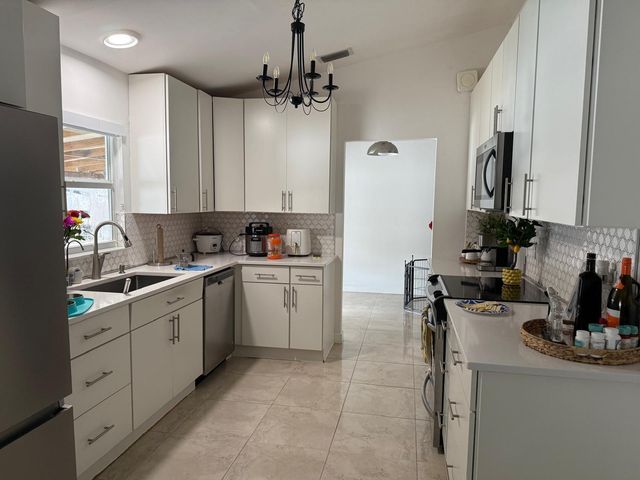 16393 E LANCASHIRE Drive E, Loxahatchee, FL 33470