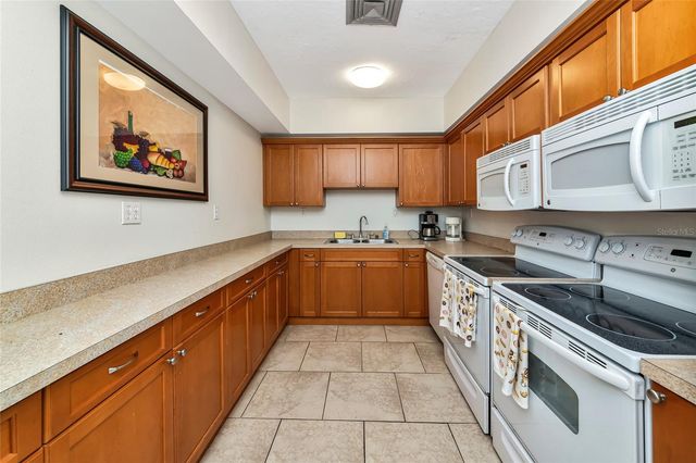 2657 WOODGATE LANE E4, Sarasota, FL 34231