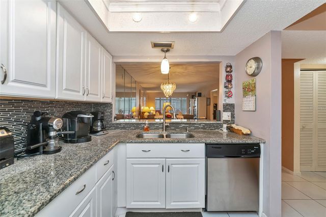 2657 WOODGATE LANE E4, Sarasota, FL 34231