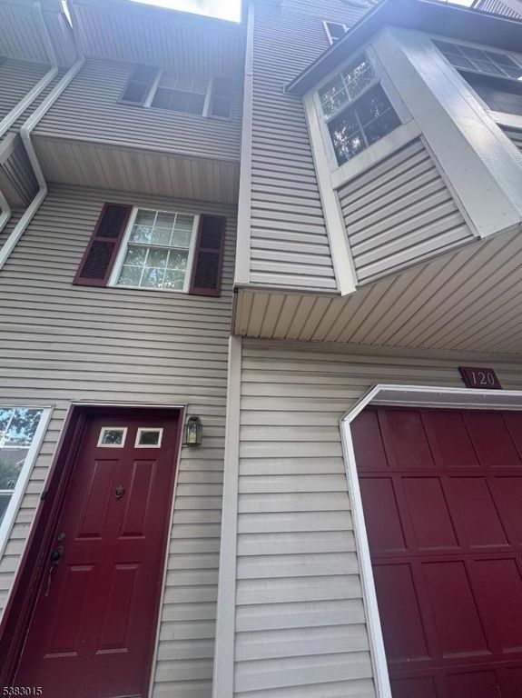120 Pinehurst Dr, Washington Twp., NJ 07882