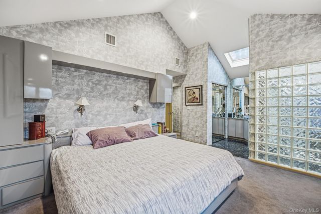 123 Robby Lane, Manhasset Hills, NY 11040