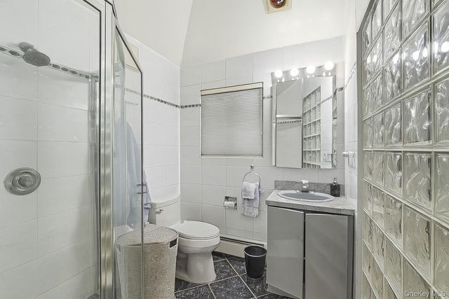 123 Robby Lane, Manhasset Hills, NY 11040