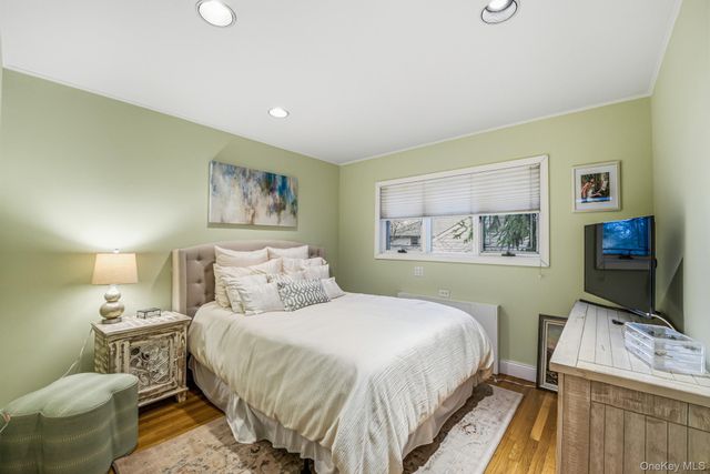 123 Robby Lane, Manhasset Hills, NY 11040