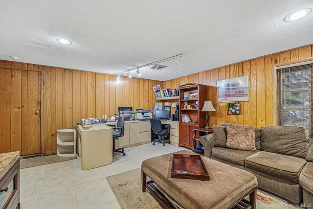 123 Robby Lane, Manhasset Hills, NY 11040