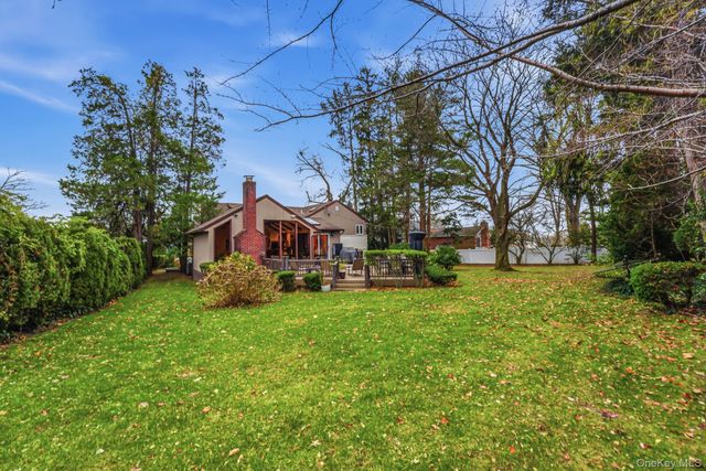 123 Robby Lane, Manhasset Hills, NY 11040