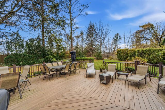 123 Robby Lane, Manhasset Hills, NY 11040