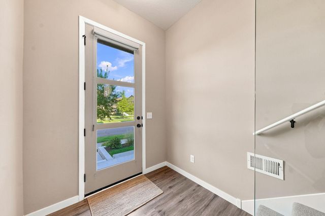 16060 Eagleview Drive, Lakeville, MN 55044