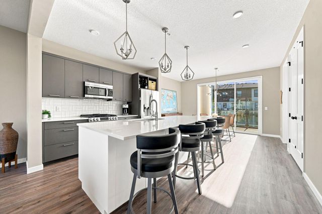 16060 Eagleview Drive, Lakeville, MN 55044