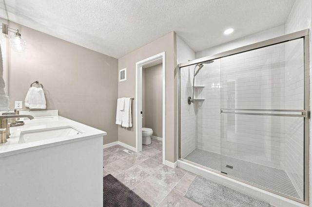 16060 Eagleview Drive, Lakeville, MN 55044