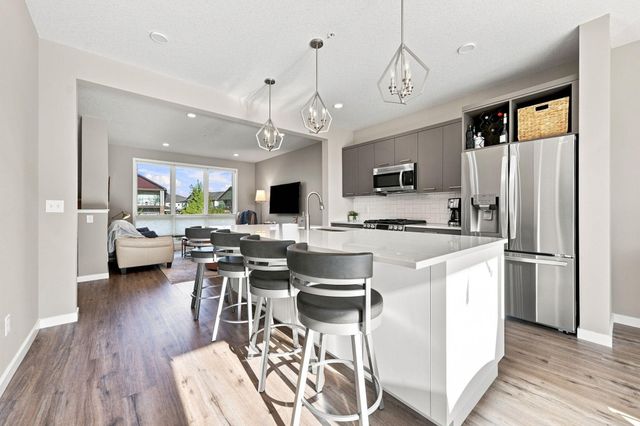 16060 Eagleview Drive, Lakeville, MN 55044