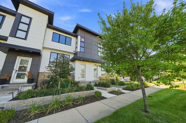 16060 Eagleview Drive, Lakeville, MN 55044