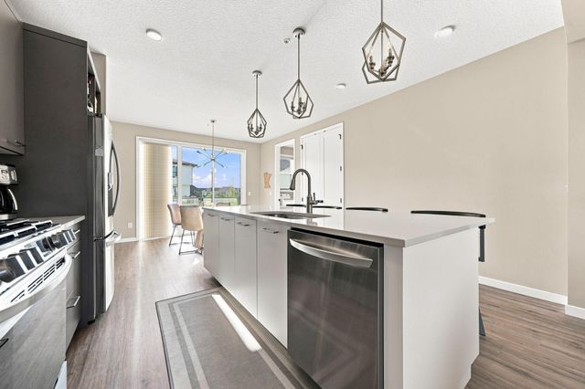 16060 Eagleview Drive, Lakeville, MN 55044