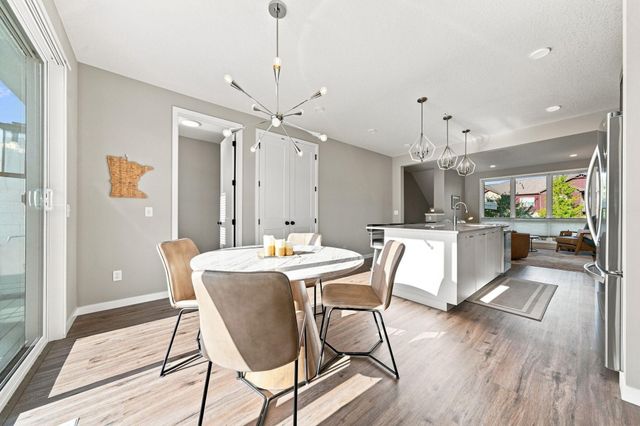 16060 Eagleview Drive, Lakeville, MN 55044