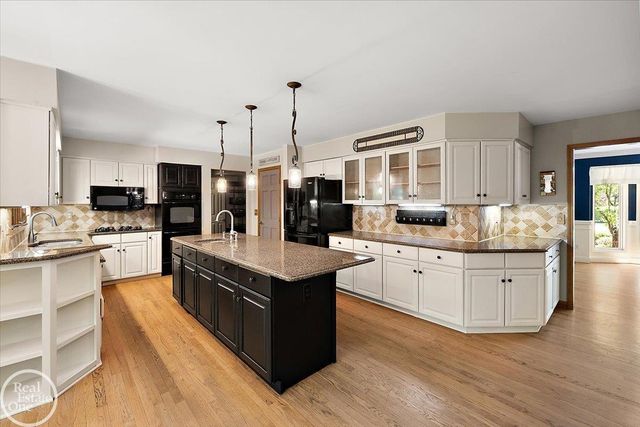 53291 Shanelle Lane, Shelby Twp, MI 48315