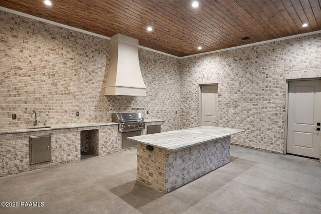 107 Leaning Oak Drive, Lafayette, LA 70508