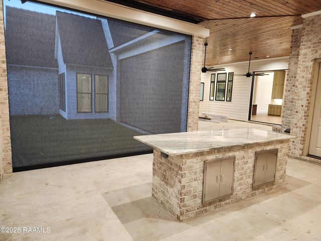 107 Leaning Oak Drive, Lafayette, LA 70508