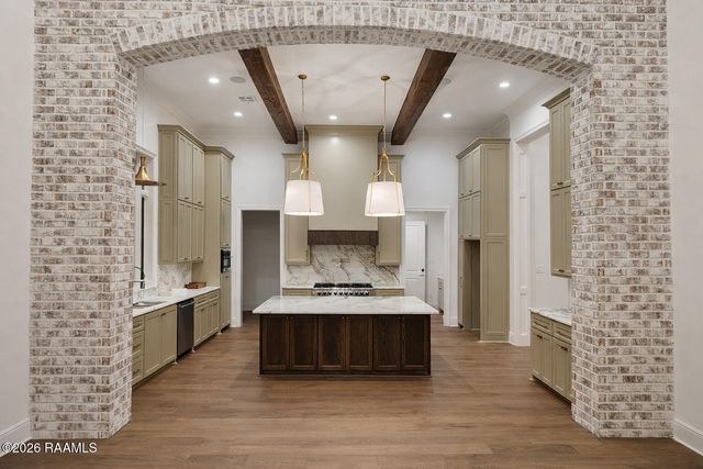 107 Leaning Oak Drive, Lafayette, LA 70508