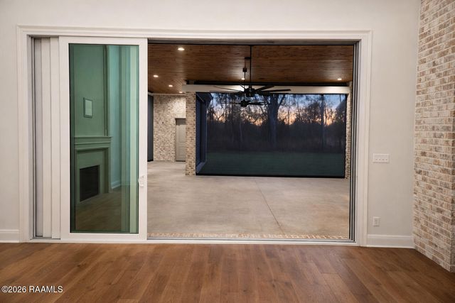 107 Leaning Oak Drive, Lafayette, LA 70508