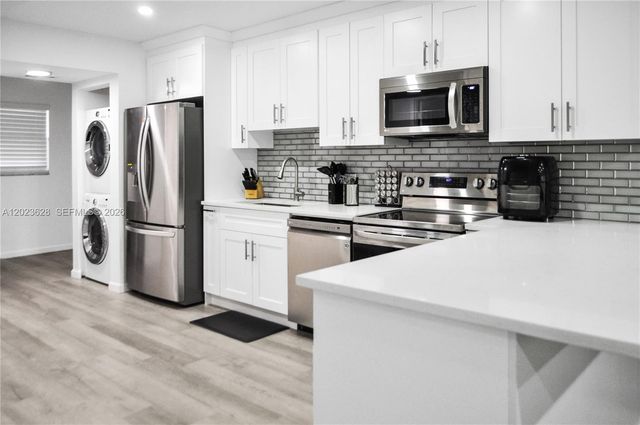 1021 Mockingbird Ln 202, Plantation, FL 33324
