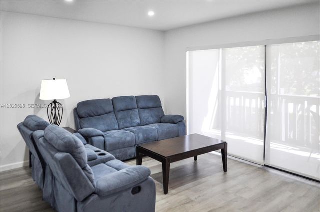 1021 Mockingbird Ln 202, Plantation, FL 33324