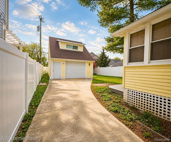 1208 Emmons Avenue, Birmingham, MI 48009