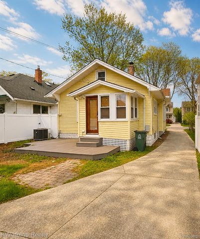 1208 Emmons Avenue, Birmingham, MI 48009