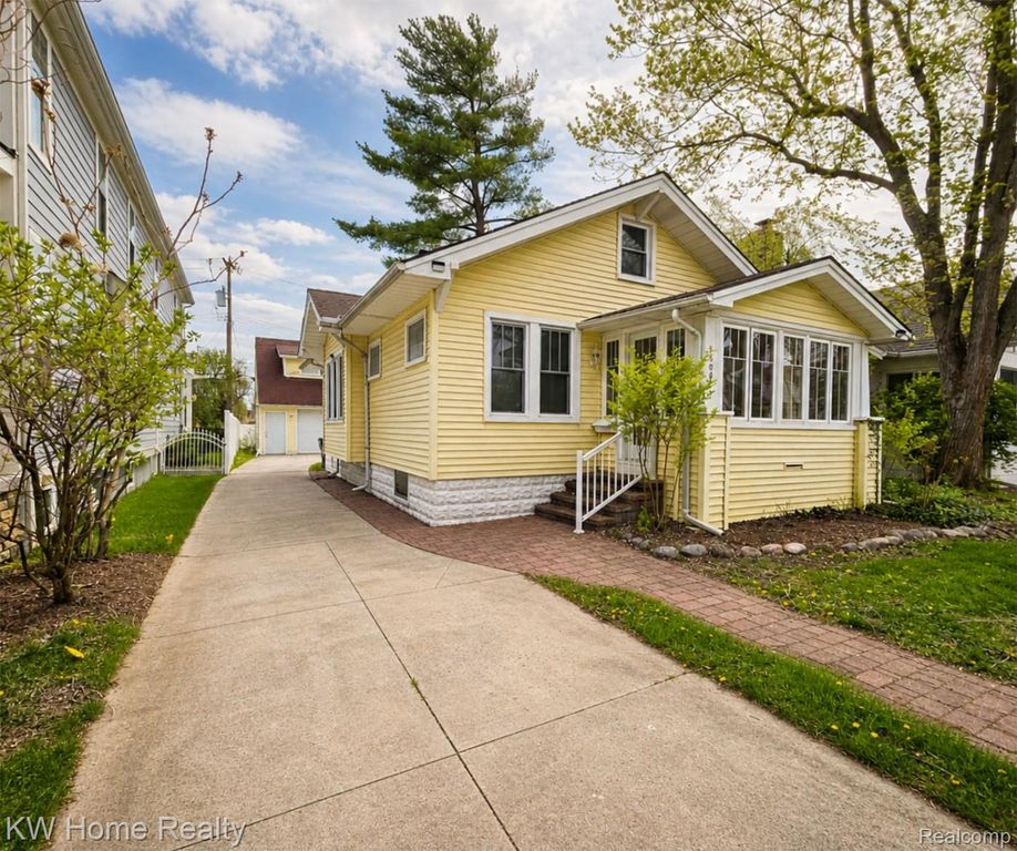 1208 Emmons Avenue, Birmingham, MI 48009