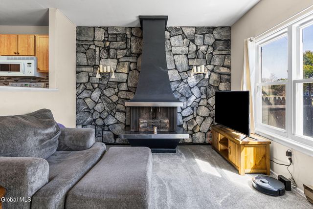 19 Kensington Square, Cohoes, NY 12047