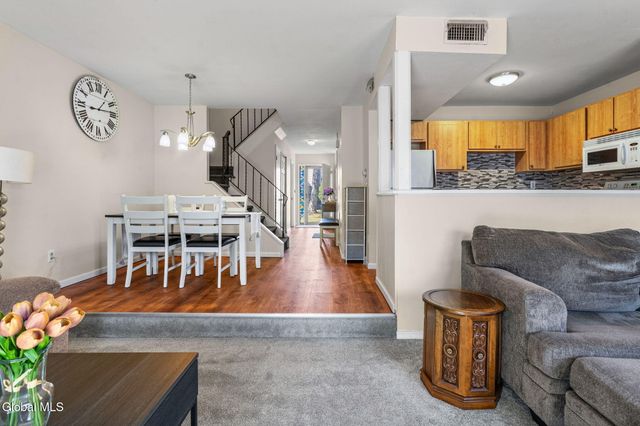 19 Kensington Square, Cohoes, NY 12047