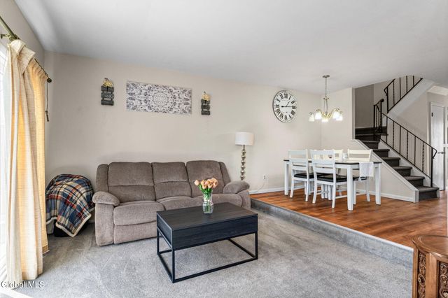 19 Kensington Square, Cohoes, NY 12047