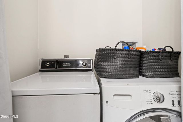 19 Kensington Square, Cohoes, NY 12047