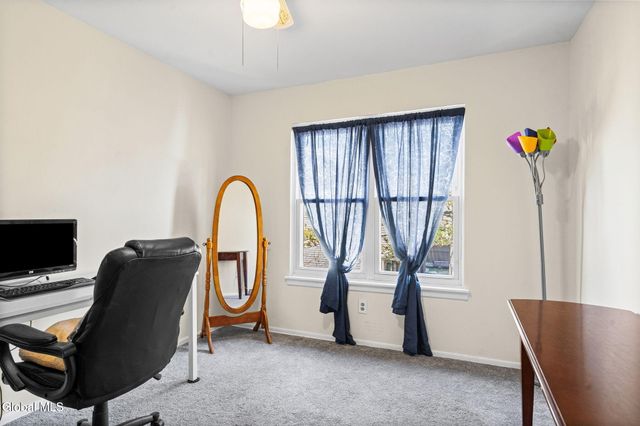 19 Kensington Square, Cohoes, NY 12047