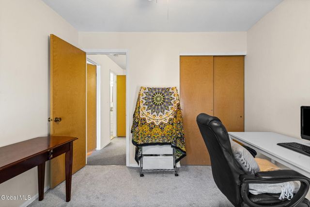 19 Kensington Square, Cohoes, NY 12047