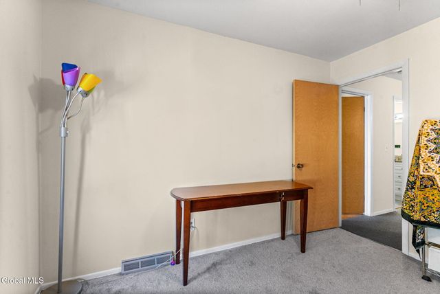 19 Kensington Square, Cohoes, NY 12047